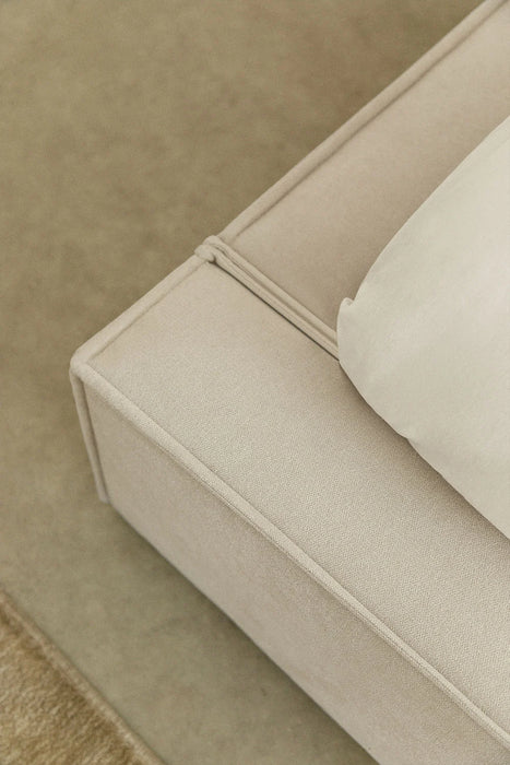 Lunari bed with bedding box
