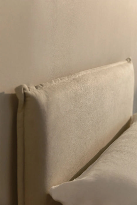 Lorea bed with bedding box