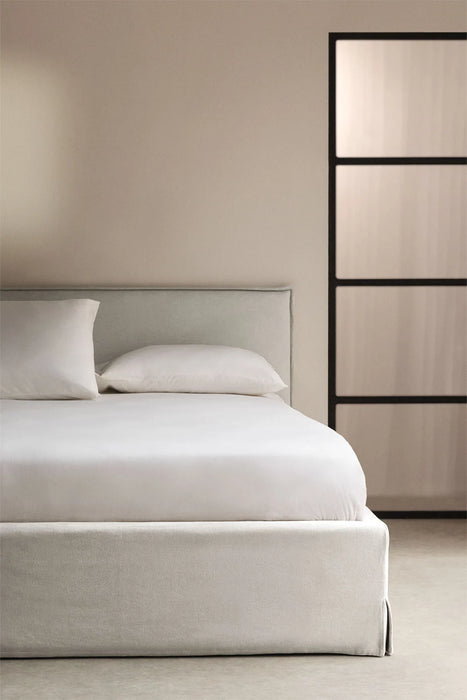 Lorea bed with bedding box
