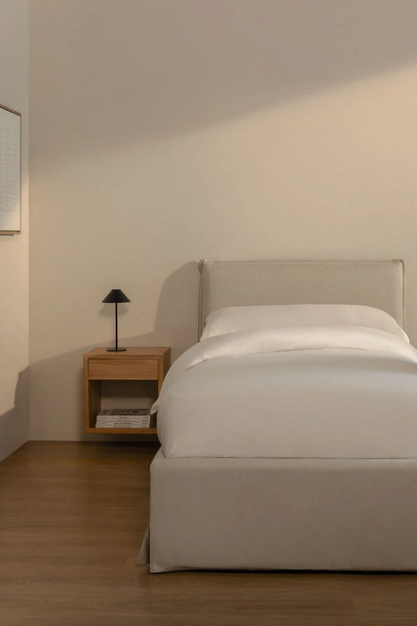 Lorea bed with bedding box