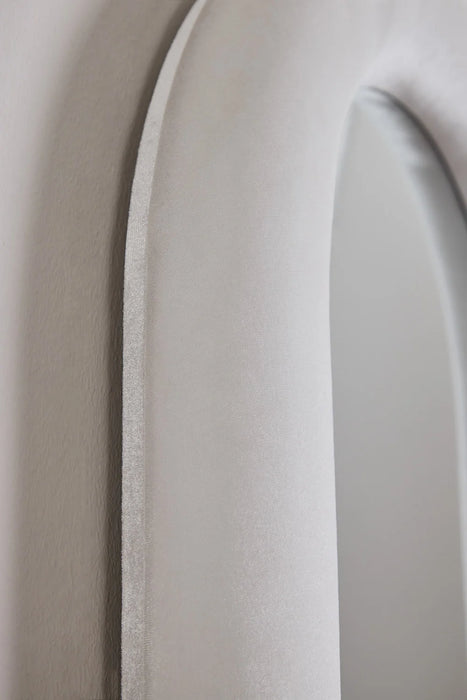 Oval wall mirror with velor finish Santes